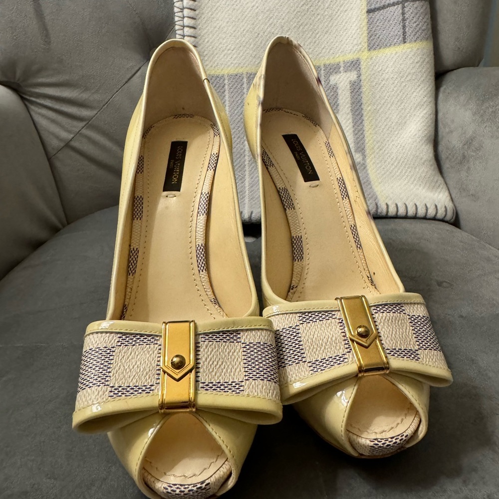 Louis Vuitton cream Damier Azul Valentine Check Bow Patent & Canvas Pumps 39